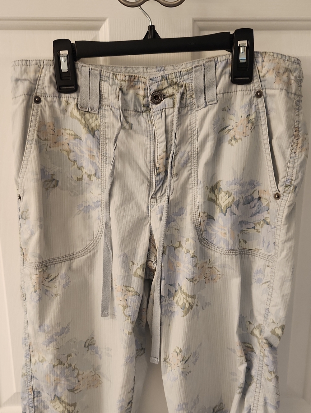 Floral print capris.